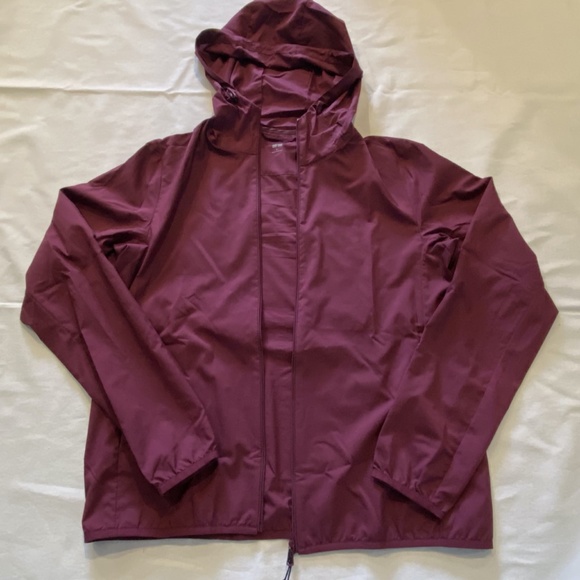 Uniqlo Lightweight Packable Jacket - Picture 3 of 8